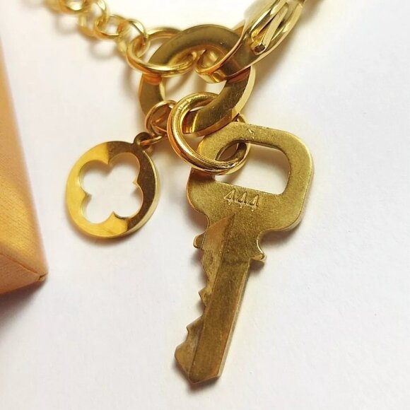 COPY - Louis Vuitton Authentic Lock & Key With Necklace & Bracelet Flower Pende… - Picture 4 of 6